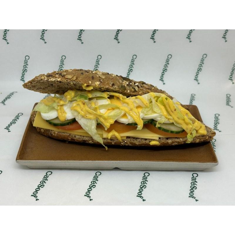 Broodje Gezond met kaas, tomaat, komkommer, ei en ijsbergsla