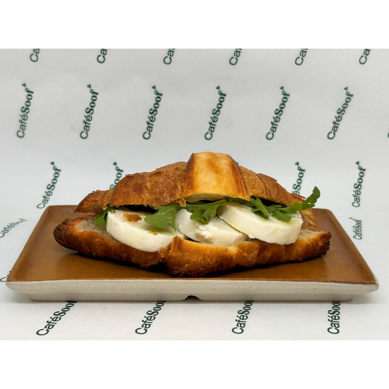 Croissant Geitenkaas met honing en rucola